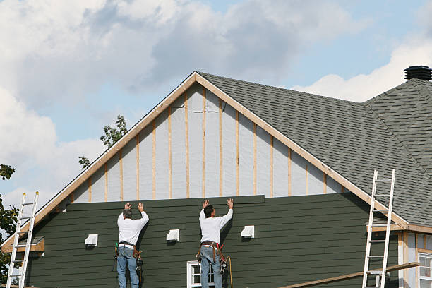 Professional Siding Installation technician working in Campbelltown, PA